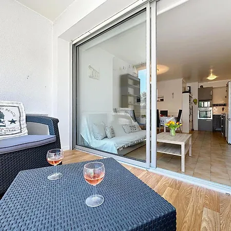 De La By Interhome شقة