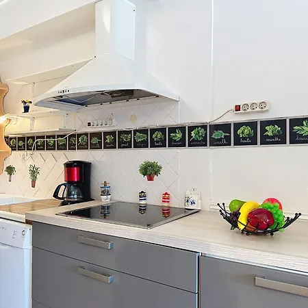 De La By Interhome شقة