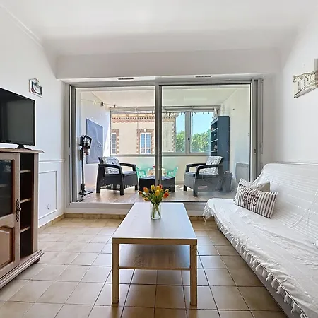 De La By Interhome شقة